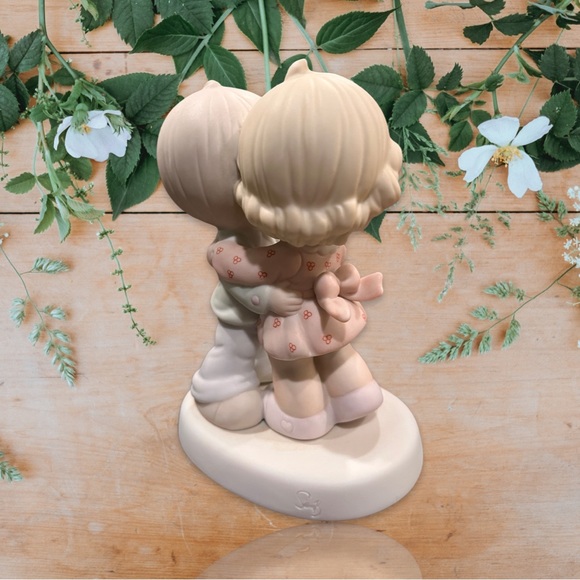 Precious Moments Hug One Another (521299) - Picture 5 of 6